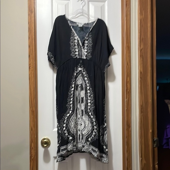 j gee Other - Elegant Black and White Swim Coverup